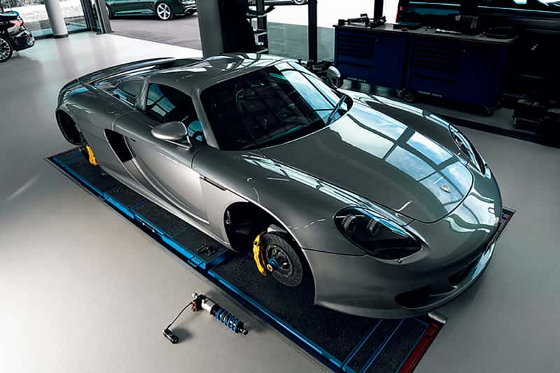 KW — KW 04-05 Porsche Carrera GT Special Edition HLS4 V5 Coilover Kit w/ Red & Blue Springs
Coilover Kit - view 5