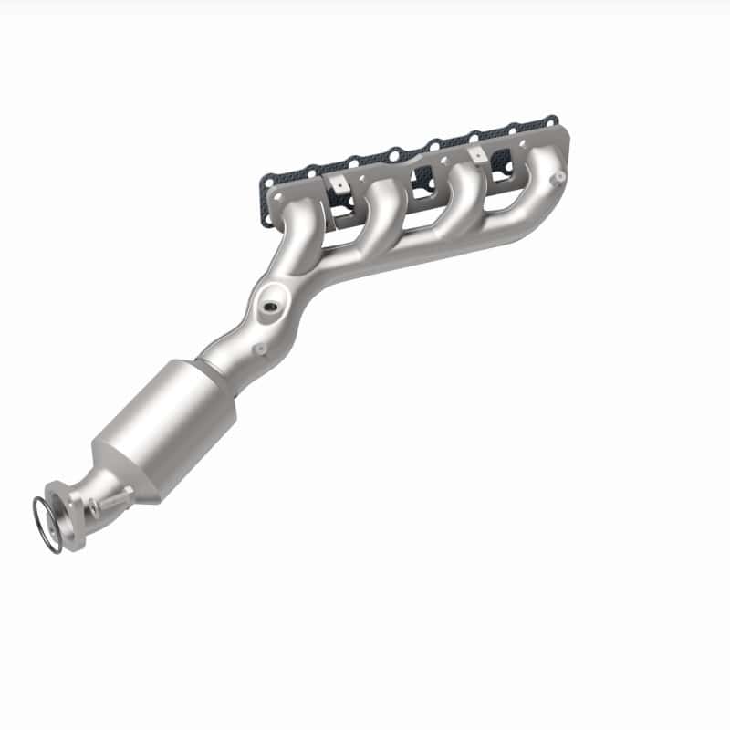 Magnaflow — MagnaFlow Direct-Fit SS Catalytic Converter 04-06 Nissan Titan 5.6L V8 (California)
California - view 17