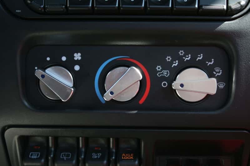 Rugged Ridge — Rugged Ridge 3-Pc Alu Climate Control Knob Set Blue 99-06TJ
OFFROAD_INTERIOR
Dash Knob - view 2