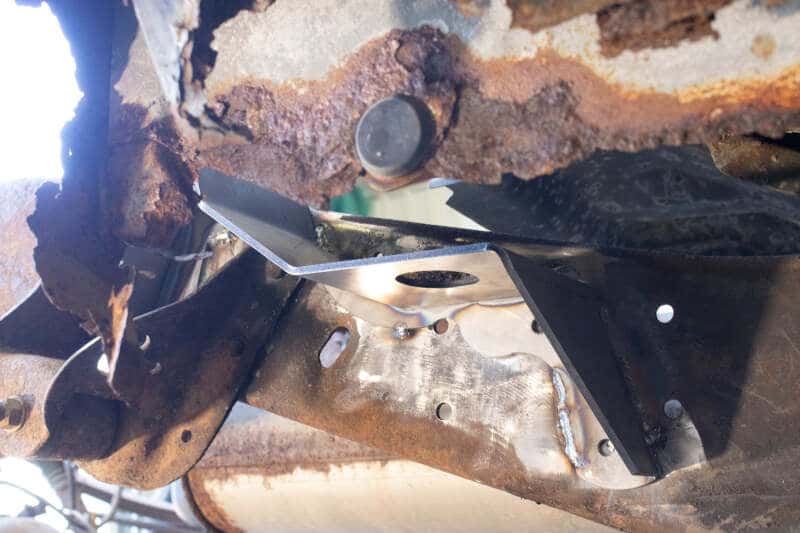 RustBuster — Rust Buster 1988-1998 Chevrolet & GMC C/K 1500 & 2500 Bed and Cab Mount Brackets - Right - view 5