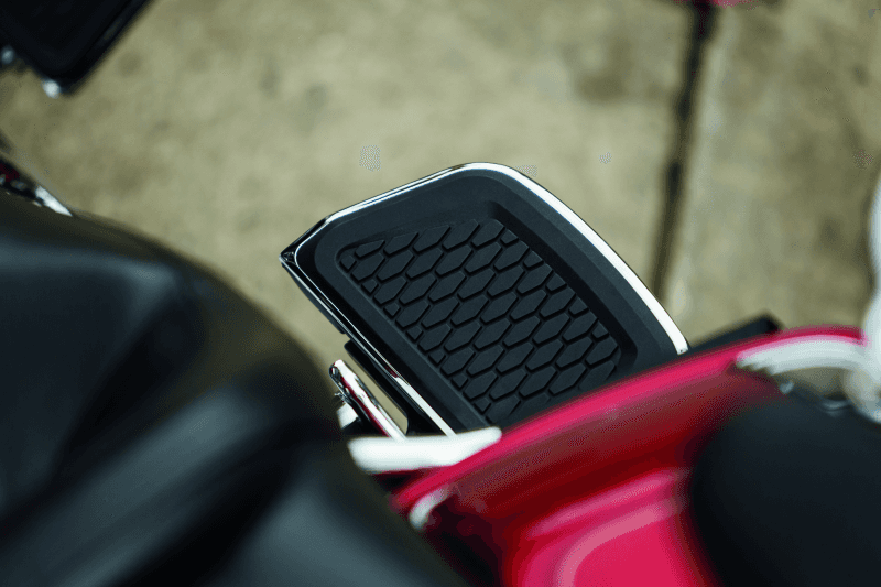 Kuryakyn — Kuryakyn Hex Passenger Board Inserts Chrome - view 2