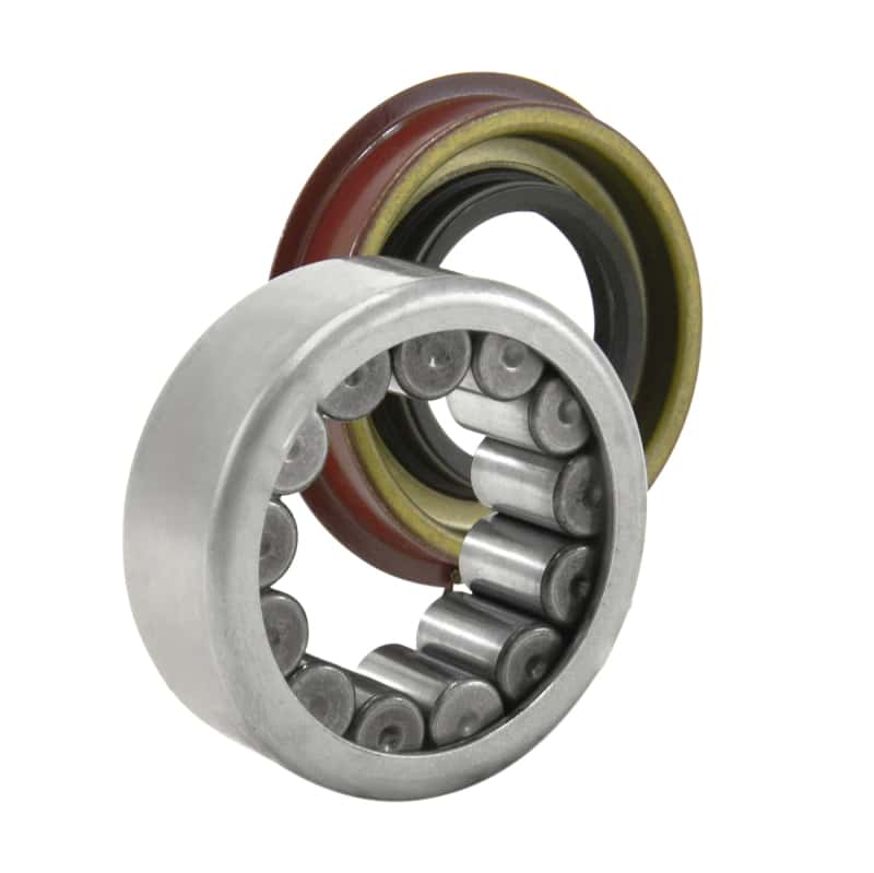 Yukon Gear & Axle — Yukon Gear Axle Bearing and Seal Kit For C10 Aero Truck / 2.800in OD
Axle bearing & seal 
Axle bearing/seal - view 3
