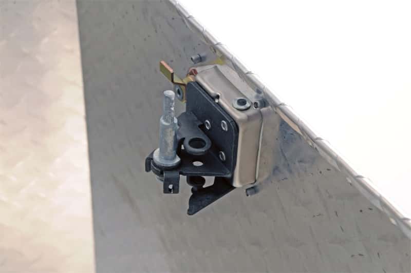 Dee Zee — Dee Zee Universal Tool Box - Specialty Small Triangle BT Alum
Tool Box - view 4
