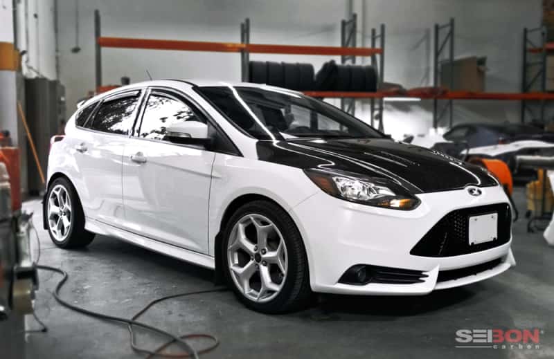 Seibon — Seibon 12-13 Ford Focus RS-Style Carbon Fiber Hood - view 7