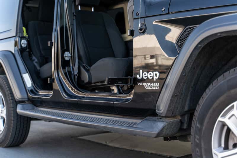 DV8 Offroad — DV8 Offroad 07-23 Jeep Gladiator/Wrangler JT/JK/JL Foot Pegs
Jeep Foot Pegs - view 4