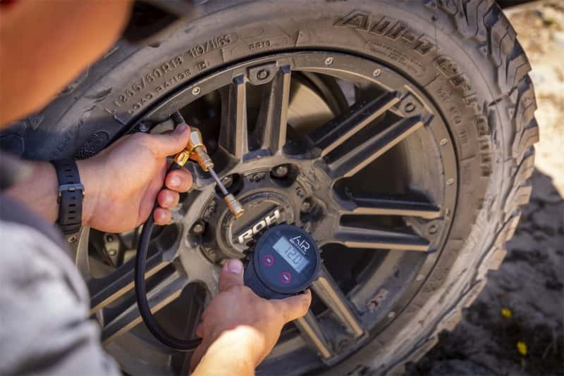 ARB — ARB E-Z Deflator Digital Gauge with Extended Valve
Tire Deflator - view 2