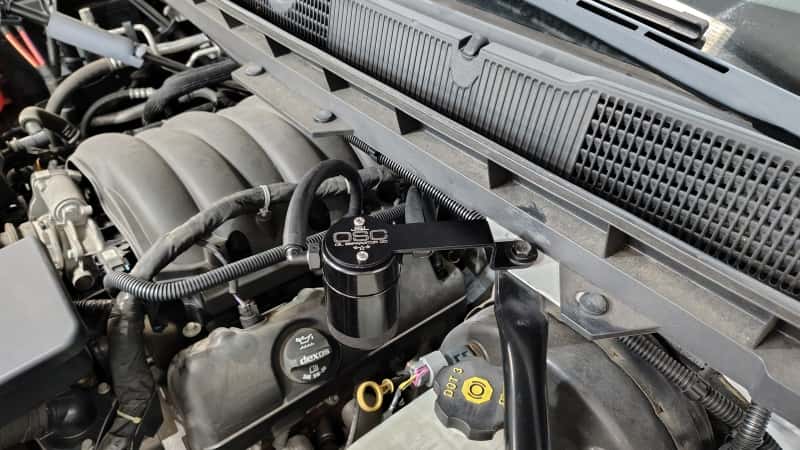 J&L — J&L 14-18 Chevy Silverado 1500 / 14-18 GMC Sierra 1500 4.3L V6 Oil Separator - Black Anodized
Oil Separator - view 3