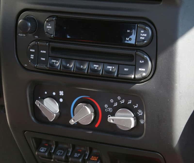 Rugged Ridge — Rugged Ridge 3-Pc Alu Climate Control Knob Set Blue 99-06TJ
OFFROAD_INTERIOR
Dash Knob - view 3