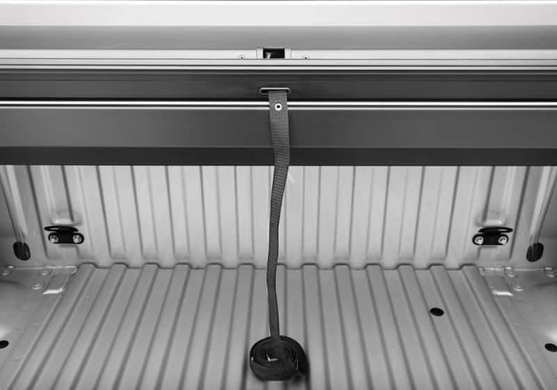 Roll-N-Lock — Roll-N-Lock 2022 Nissan Frontier Crew Cab (58.6in. Bed) M-Series Retractable Tonneau Cover - view 13