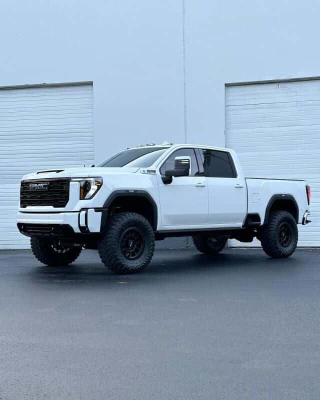 Cognito — Cognito 20-24 Chevy/GMC Silv/Sierra 2500/3500 HD 2WD/4WD 4in Perf Lift Kit w/ Fox PSRR 2.0 Shocks
Suspension Lift Kit - view 4