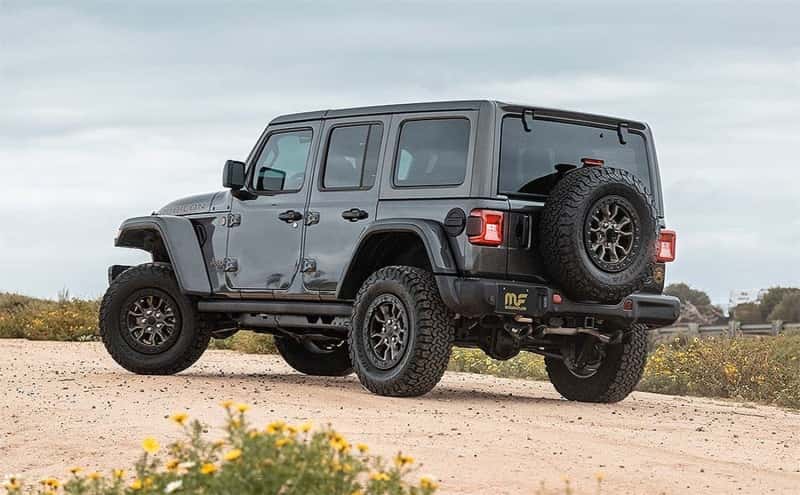Magnaflow — MagnaFlow 21-22 Jeep Wrangler V8 6.4L Street Series Cat-Back Exhaust w/ Black Tips - view 3