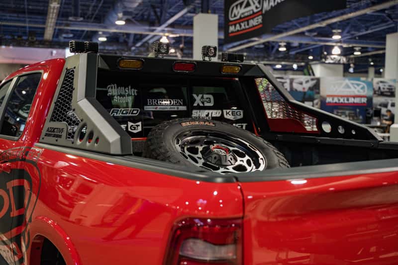 Addictive Desert Designs — Addictive Desert Designs 17-18 Ford F-150 Raptor HoneyBadger Chase Rack
TrkCabProt/HeadRk
Chase Rack - view 5
