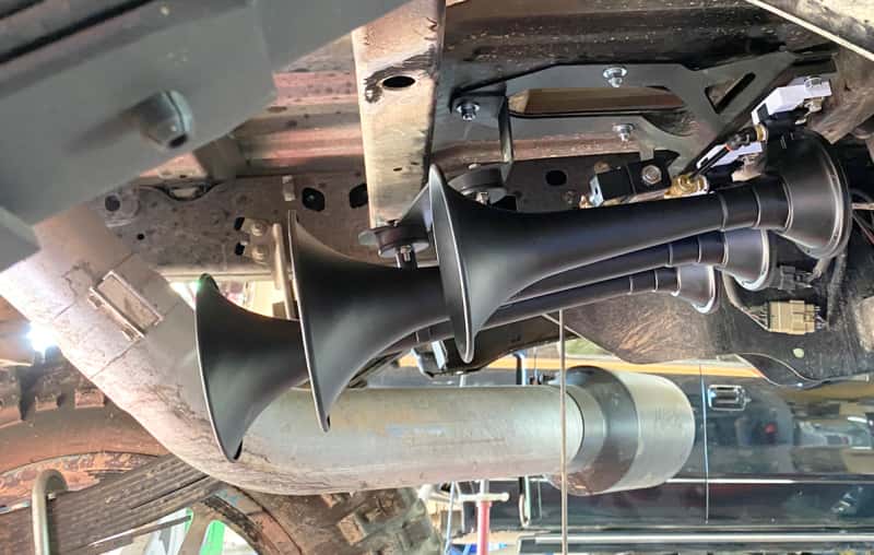 Kleinn Air Horns — Kleinn 17-22 Ford F-250/ F-350/ F-450 Onboard Air System w/ Model 230 Horns
Bolt-On Train Horn - view 3