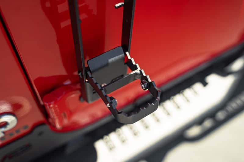 DV8 Offroad — DV8 Offroad 07-23 Jeep Gladiator/Wrangler JT/JK/JL Hinge Mounted Step
Jeep HingeMount Step - view 2