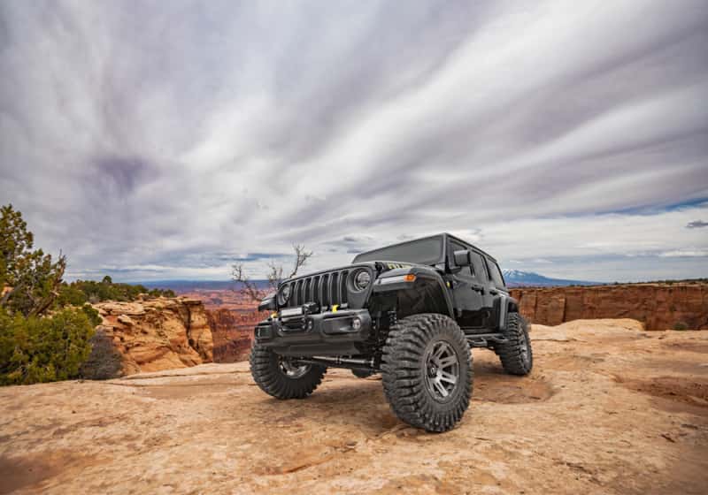 Superlift — Superlift 18-22 Jeep Wrangler JLU (NO Mojave) 4WD 4in Dual Rate Coil Lift Kit w/Fox 2.0 Res Shocks - view 4