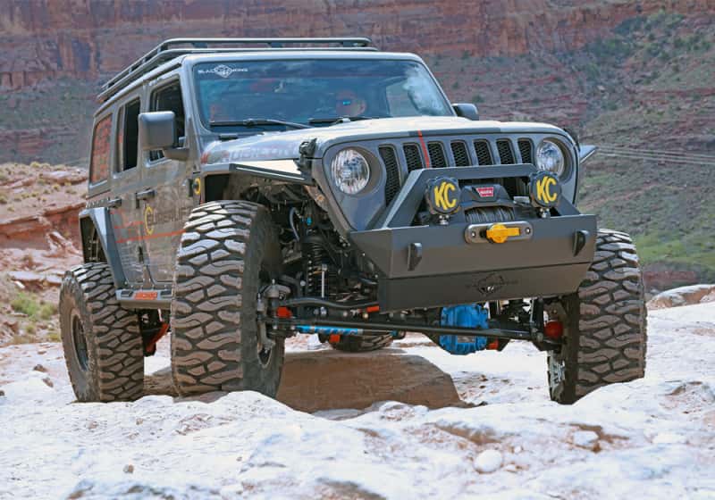 Superlift — Superlift 18-20 Jeep Wrangler JL Unlimited - 4in Dual Rate Coil Lift Kit w/ King 2.0 Shocks - view 4