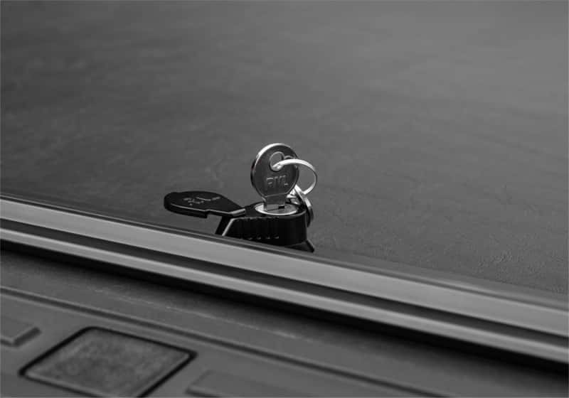 Roll-N-Lock — Roll-N-Lock 15-18 Ford F-150 SB 77-3/8in M-Series Retractable Tonneau Cover
Retractable Cover - view 12