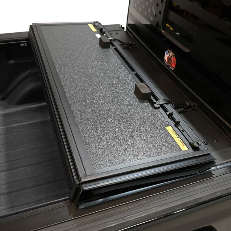 Westin — Westin 20-26 Jeep Gladiator JT 4WD 5ft. Bed Hard Tri-Fold Tonneau Cover - Black
HT-F Tonneau Cover - view 21