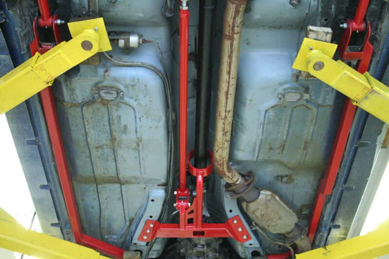UMI Performance — UMI Performance 82-92 GM F-Body Tunnel Mount Trq. Arm T5/ TH350 Loop - Red
Torque Arm Mount - view 4