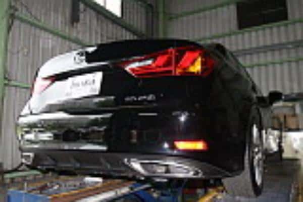 Invidia — Invidia 12+ Lexus GS350 Q300 Axle-Back Exhaust - view 3