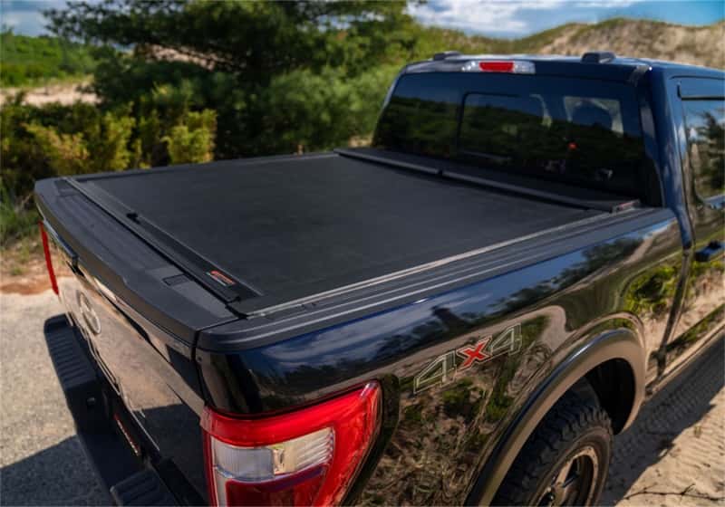 Roll-N-Lock — Roll-N-Lock 2022 Nissan Frontier Crew Cab (58.6in. Bed) M-Series Retractable Tonneau Cover - view 4