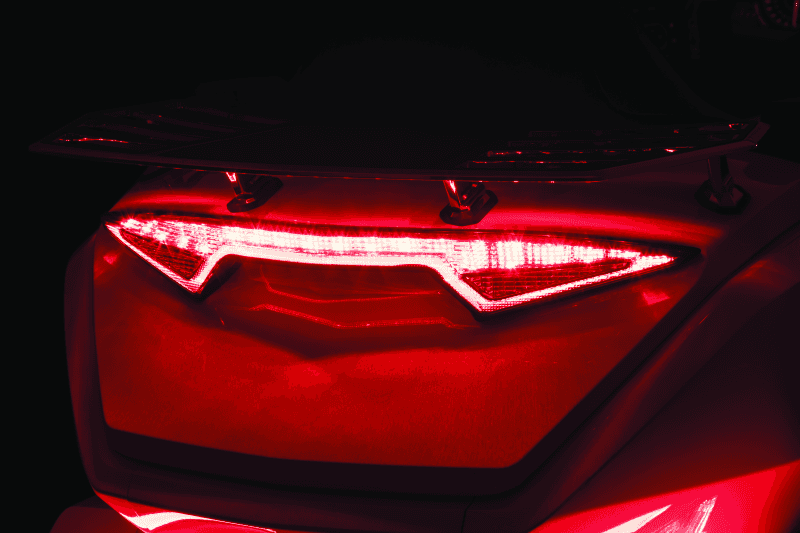 Kuryakyn — Kuryakyn Omni L.E.D Trunk Light Bar 18-20 GL1800 - view 5