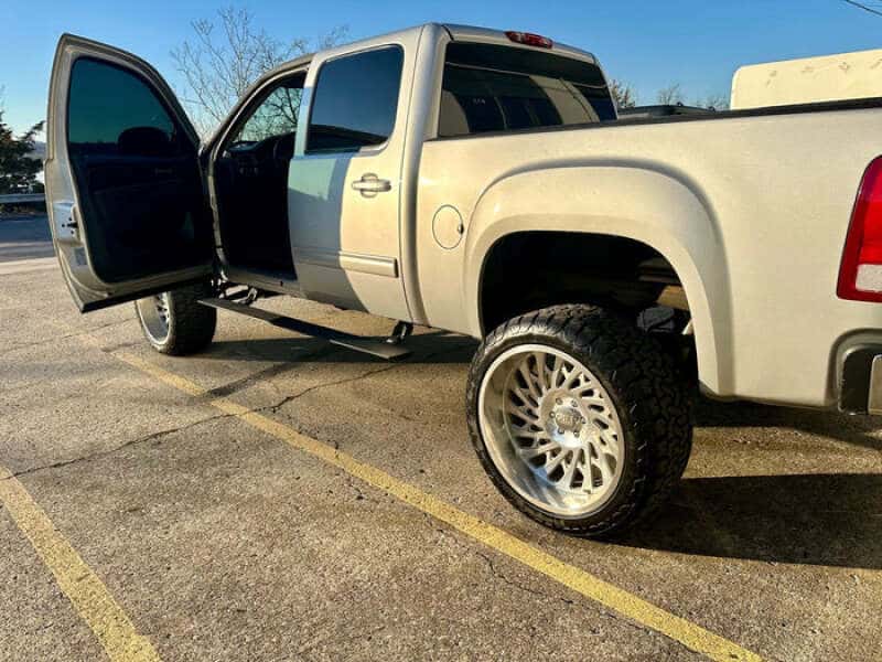 Body Armor 4x4 — Body Armor 4x4 14-18 GM Silverado/Sierra 1500/2500/3500 (Gas Only) E-Power Board Steps - Black
E-Steps - view 1