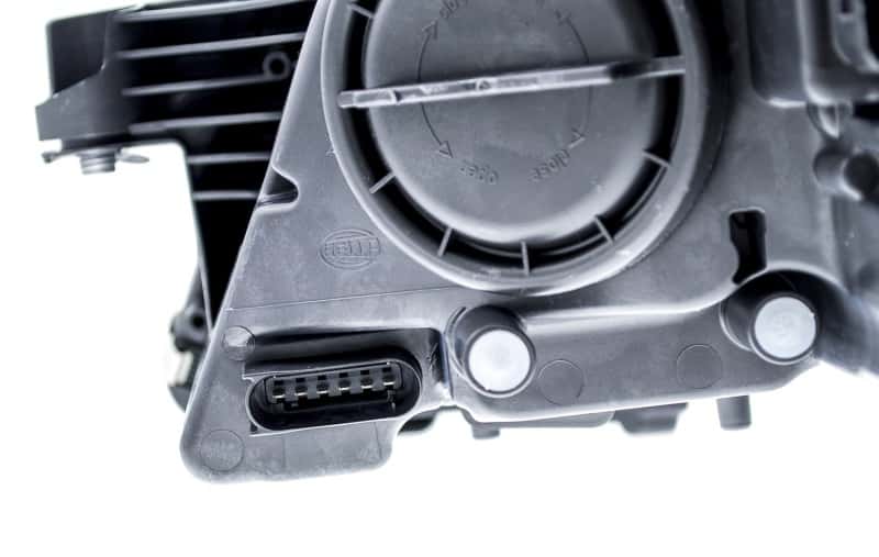 Hella — Hella 2006-2011 Mercedes-Benz CLS500 Halogen Headlight Assembly - view 15