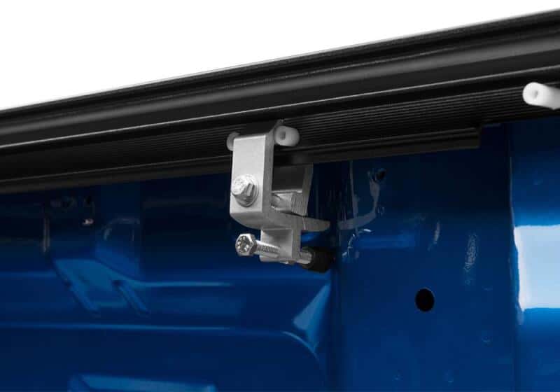 Retrax — Retrax 07-18 Tundra CrewMax 5.5ft Bed with Deck Rail System RetraxONE XR - view 6