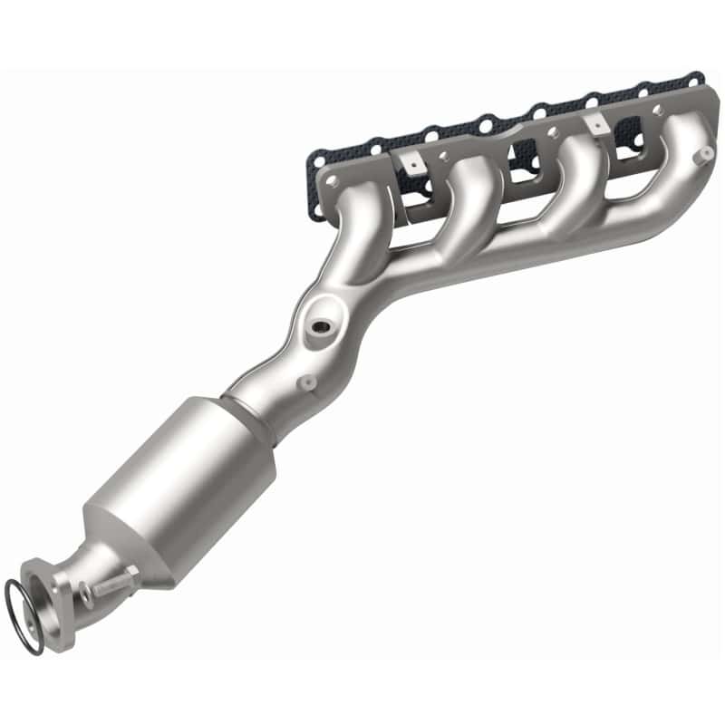 Magnaflow — MagnaFlow Direct-Fit SS Catalytic Converter 04-06 Nissan Titan 5.6L V8 (California)
California - view 4
