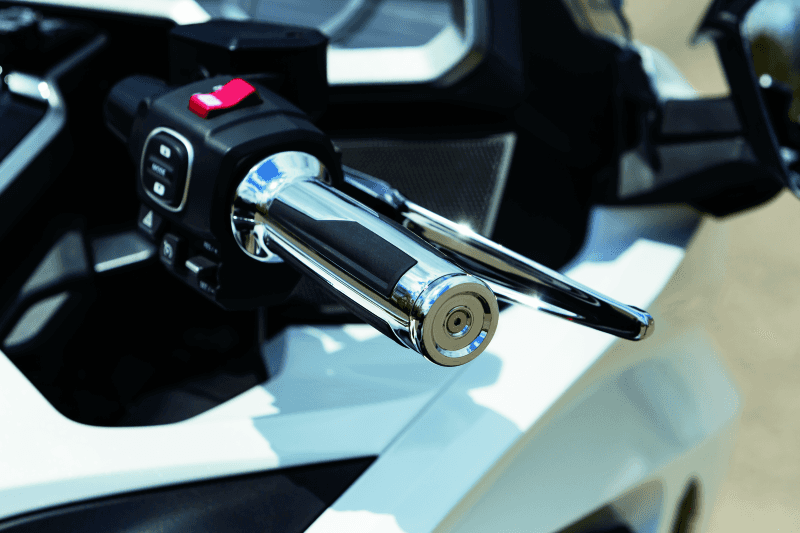 Kuryakyn — Kuryakyn Omni Grips Chrome - view 2