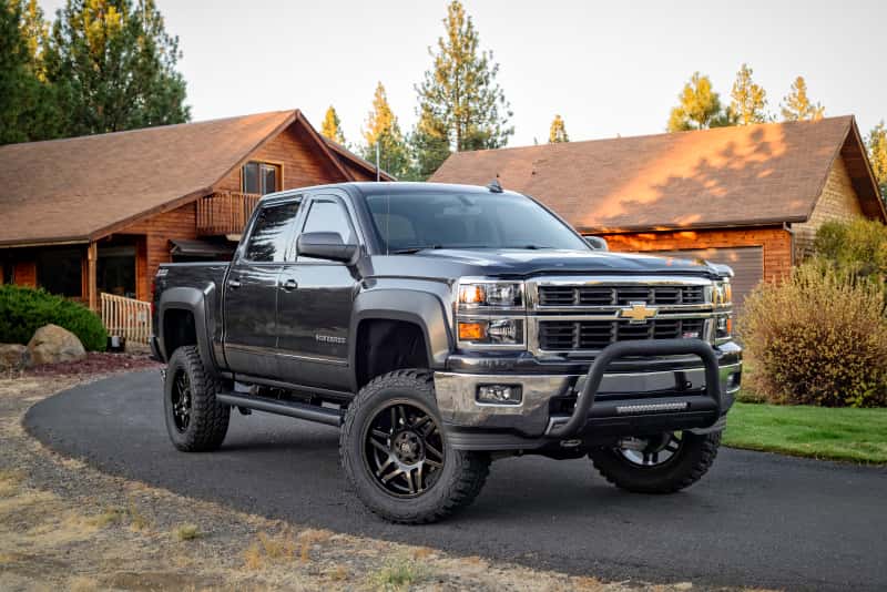 LUND — Lund 20-22 Chevrolet Silverado 2500HD/3500HD Bull Bar w/Light & Wiring - Black
BULL BAR W-LED LIGHT
Bull Bar - view 3
