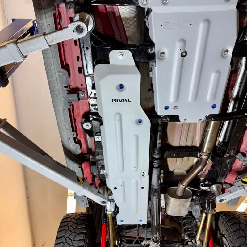 Rival 4x4 — Rival 20-26 Jeep Gladiator Aluminum Gas Tank Skid Plate - view 4