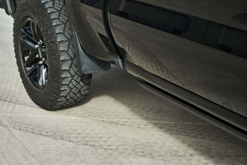 Body Armor 4x4 — Body Armor 4x4 15-24 Ford F-150 Crew Cab (Excl. Raptor) E-Power Board Steps - Black
E-Steps - view 4