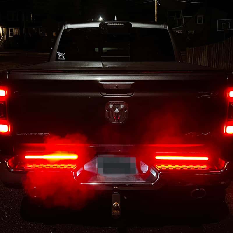 Putco — Putco 2019+ RAM 1500/Jeep Wrangler JK/JL 18in Split Blade LED Tailgate Light Bar (Pair)
LED Light Bar - view 9