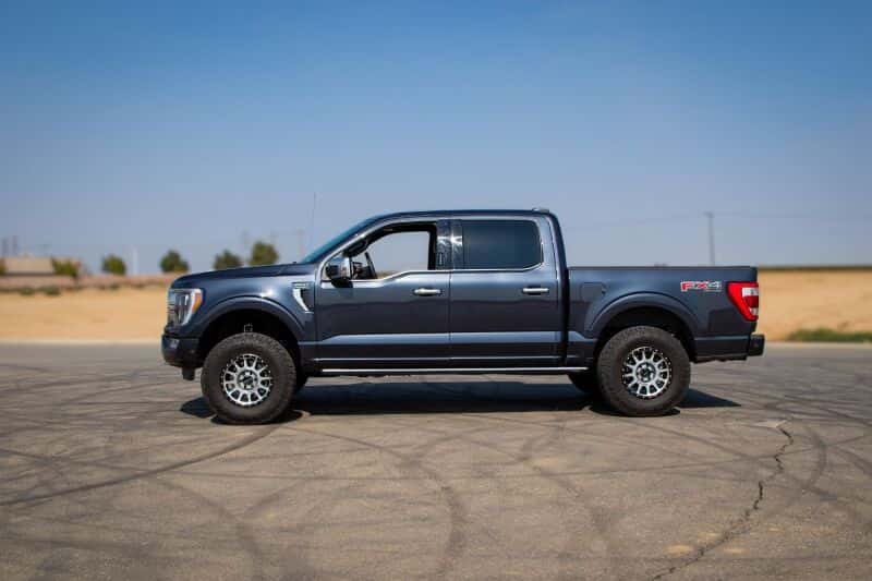 Cognito — Cognito 21-23 Ford F-150 4WD 2.5in Performance Leveling Kit w/ Elka 2.0 IFP shocks
Suspension Lift Kit - view 3