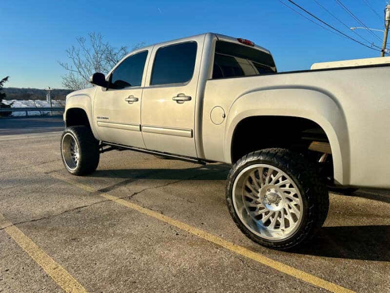 Body Armor 4x4 — Body Armor 4x4 14-18 GM Silverado/Sierra 1500/2500/3500 (Gas Only) E-Power Board Steps - Black
E-Steps - view 2