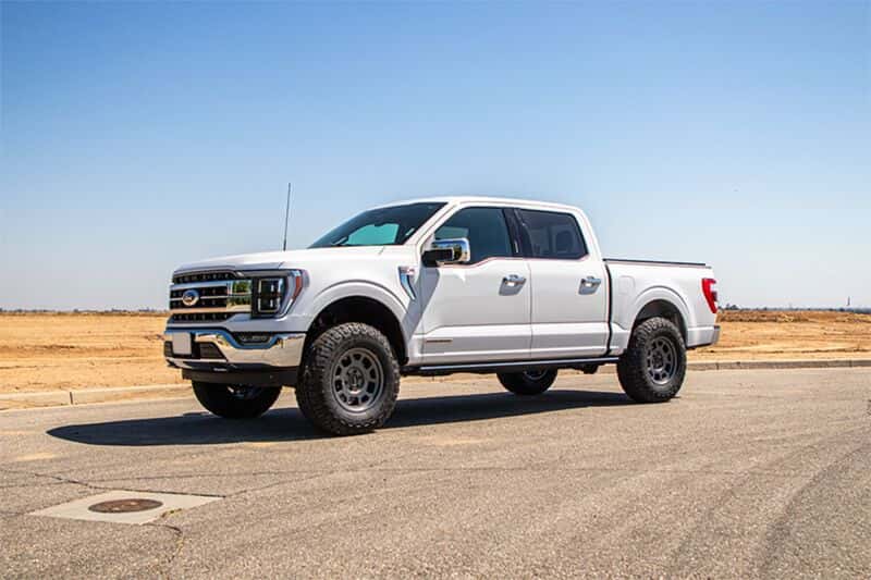 Cognito — Cognito 21-23 Ford F-150 4WD 2.5in Performance Leveling Kit w/ Elka 2.0 IFP shocks
Suspension Lift Kit - view 2
