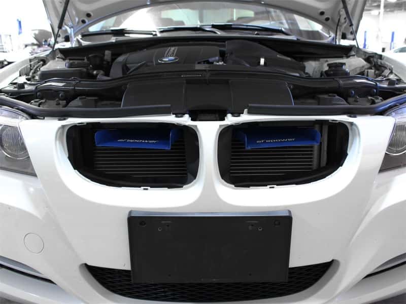 aFe — aFe MagnumFORCE Intakes Scoops AIS BMW 335i (E90/92/93) 07-13 L6-3.0L (Blue)
Dynamic Air Scoop - view 5