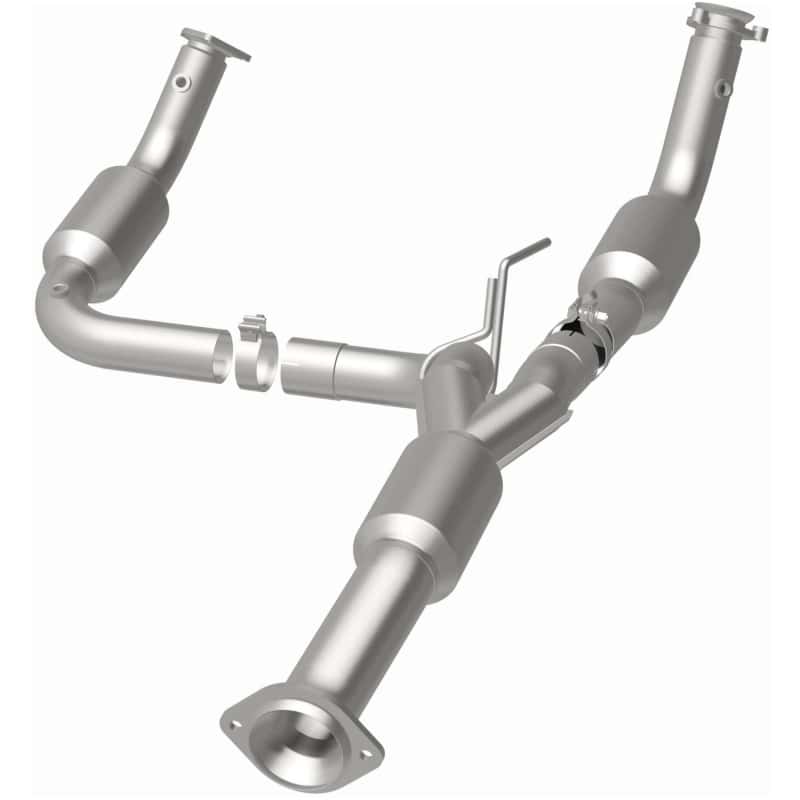 Magnaflow — Magnaflow 12-14 Chevrolet Silverado 2500 HD 6.0L Direct Fit Converter
California - view 4