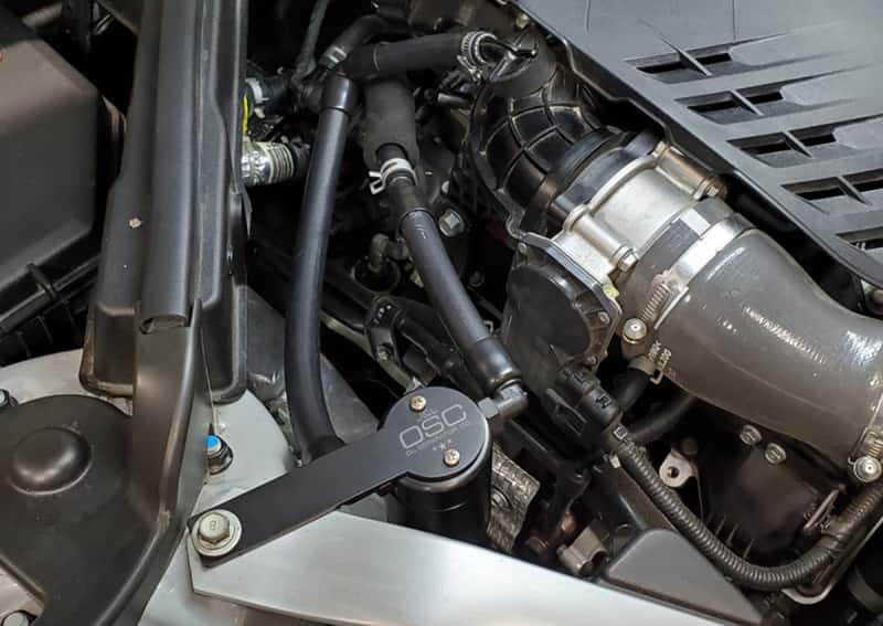 J&L — J&L 18-22 Kia Stinger GT 3.3TT Passenger Side Oil Separator 3.0 - Black Anodized
Oil Separator - view 2