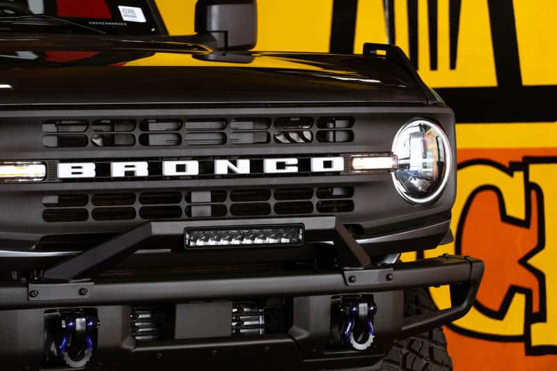 DV8 Offroad — DV8 Offroad 21-22 Ford Bronco Factory Modular Front Bumper Bull Bar - view 3
