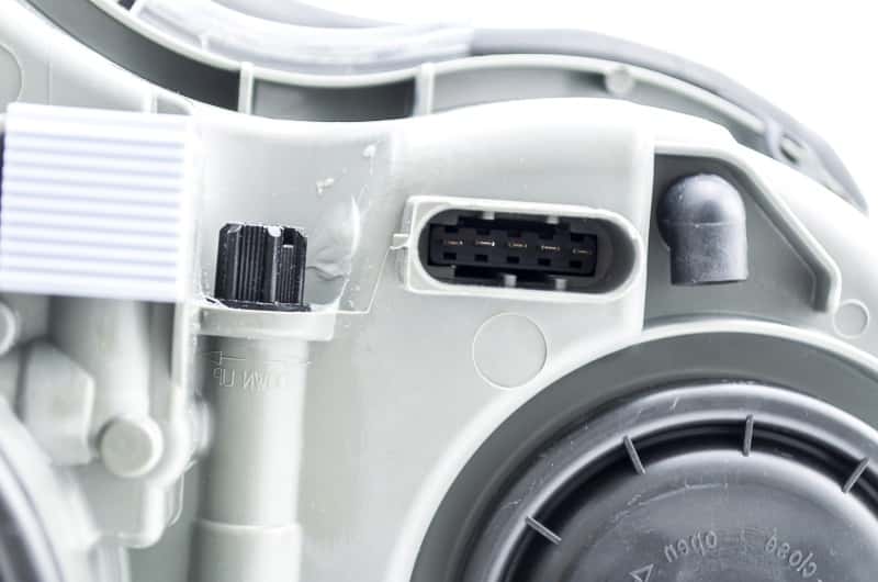 Hella — Hella 2006-2009 Mercedes-Benz CLK350 Halogen Headlight Assembly - view 18