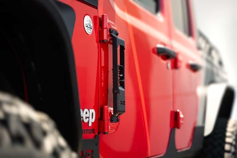 DV8 Offroad — DV8 Offroad 07-23 Jeep Gladiator/Wrangler JT/JK/JL Hinge Mounted Step
Jeep HingeMount Step - view 3