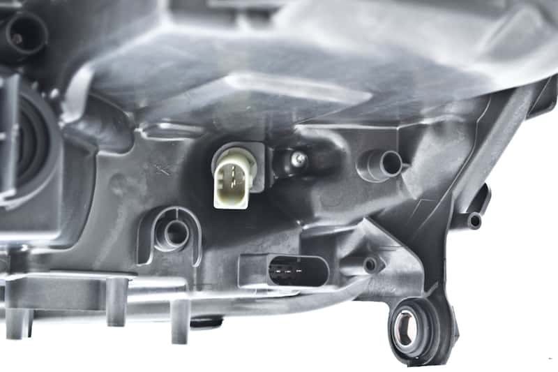 Hella — Hella 2006-2008 Mercedes-Benz ML320 Halogen Headlight Assembly - view 5