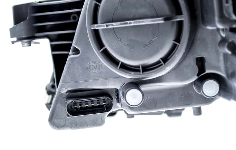 Hella — Hella 2006-2011 Mercedes-Benz CLS500 Halogen Headlight Assembly - view 7