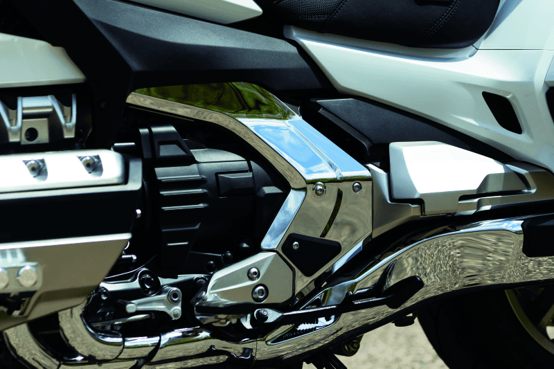 Kuryakyn — Kuryakyn Omni Frame Covers 18-20 GL1800 Chrome - view 2