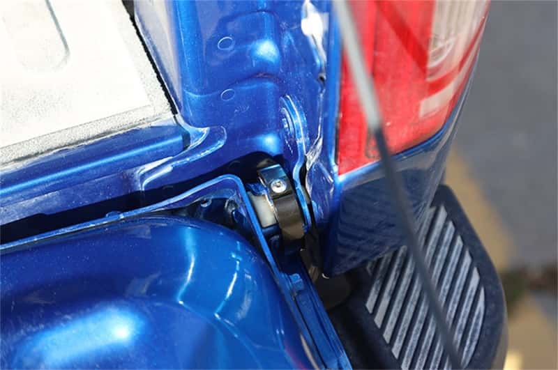 Dee Zee — Dee Zee Universal Chevrolet Silverado/Colorado Tundra Tailgate Lock - view 4
