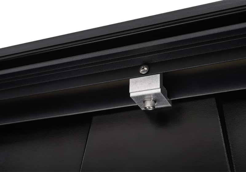 Roll-N-Lock — Roll-N-Lock 2022 Toyota Tundra (66.7in. Bed Length) A-Series XT Retractable Tonneau Cover - view 15