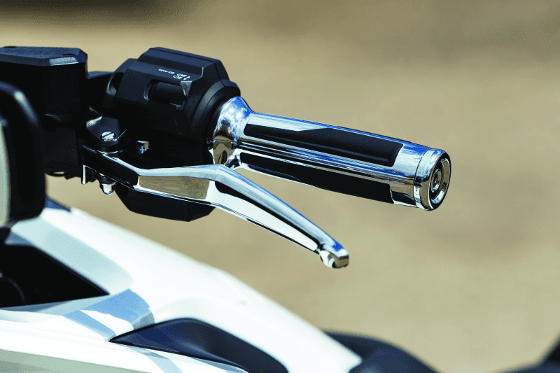 Kuryakyn — Kuryakyn Omni Grips Chrome - view 4